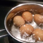 boilinng eggs lemon trick