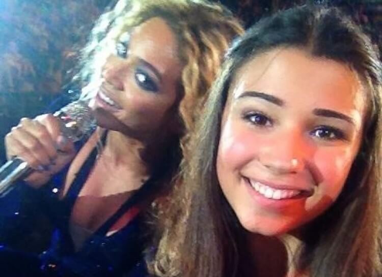 Even Beyonce with a fan at a concert