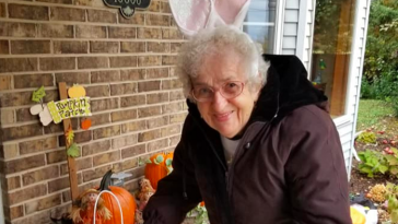 91-Year-Old Grandma Goes Trick-Or-Treating For The First Time