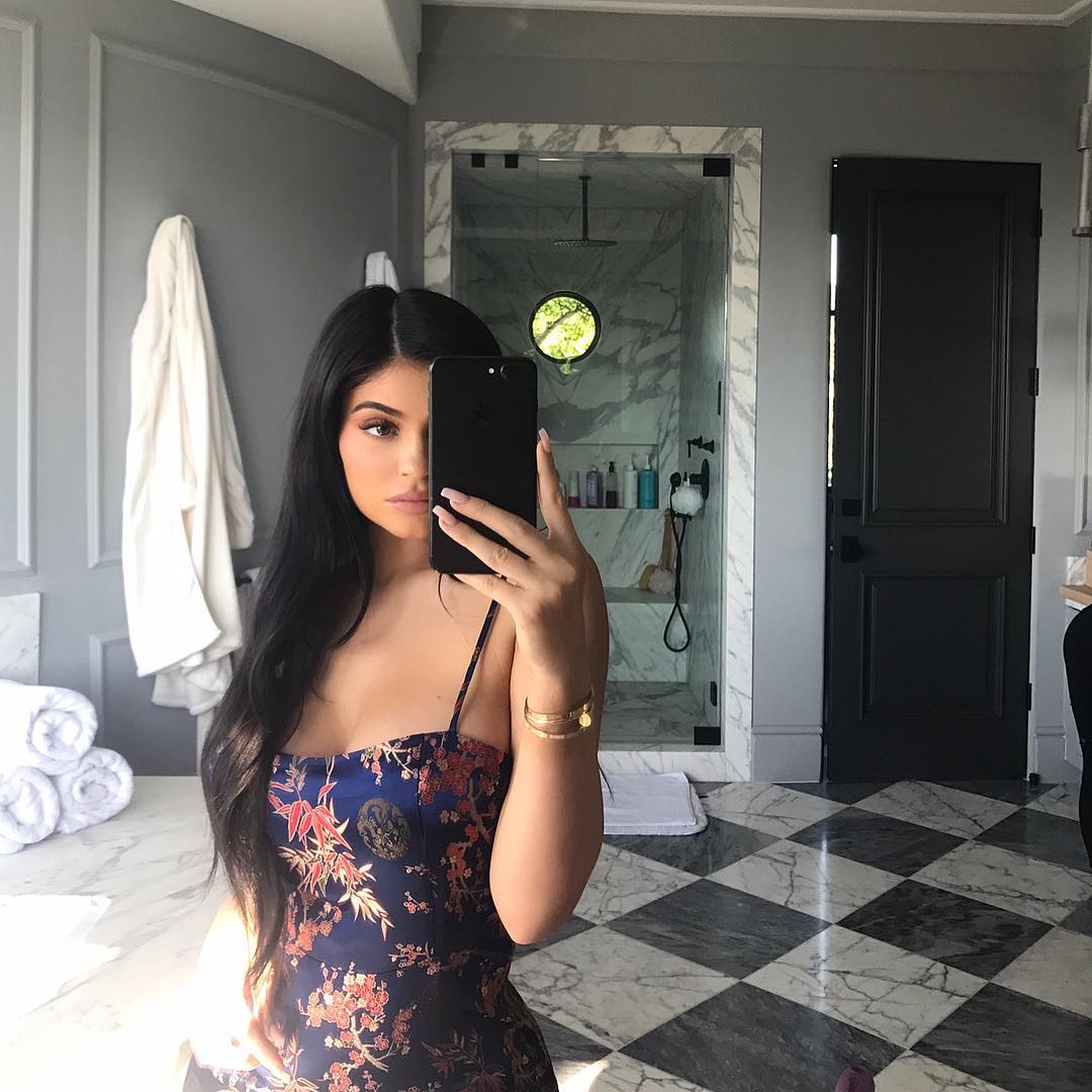 Take a look at Kylie Jenner's Luxurious home from Inside 3