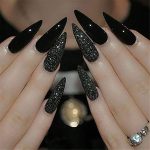 See the reasons why you should not get fake nails 1