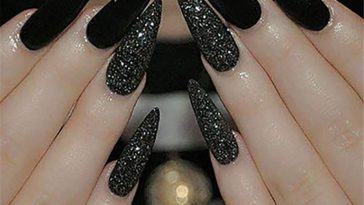 See the reasons why you should not get fake nails 3