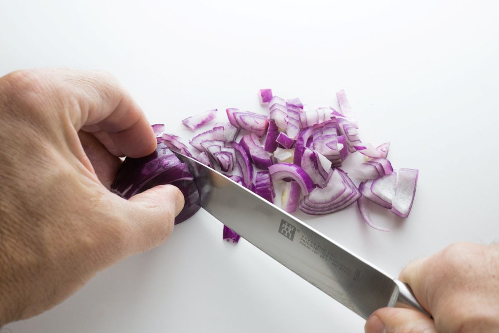 onion cutting small pieces 